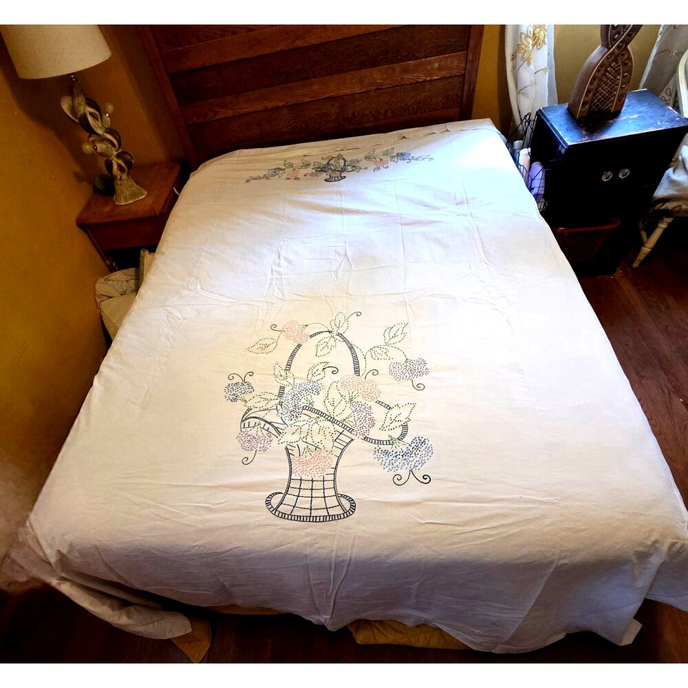 Embroidered French Knot White Cotton 102x74" Coverlet Floral Bouquet Cottage